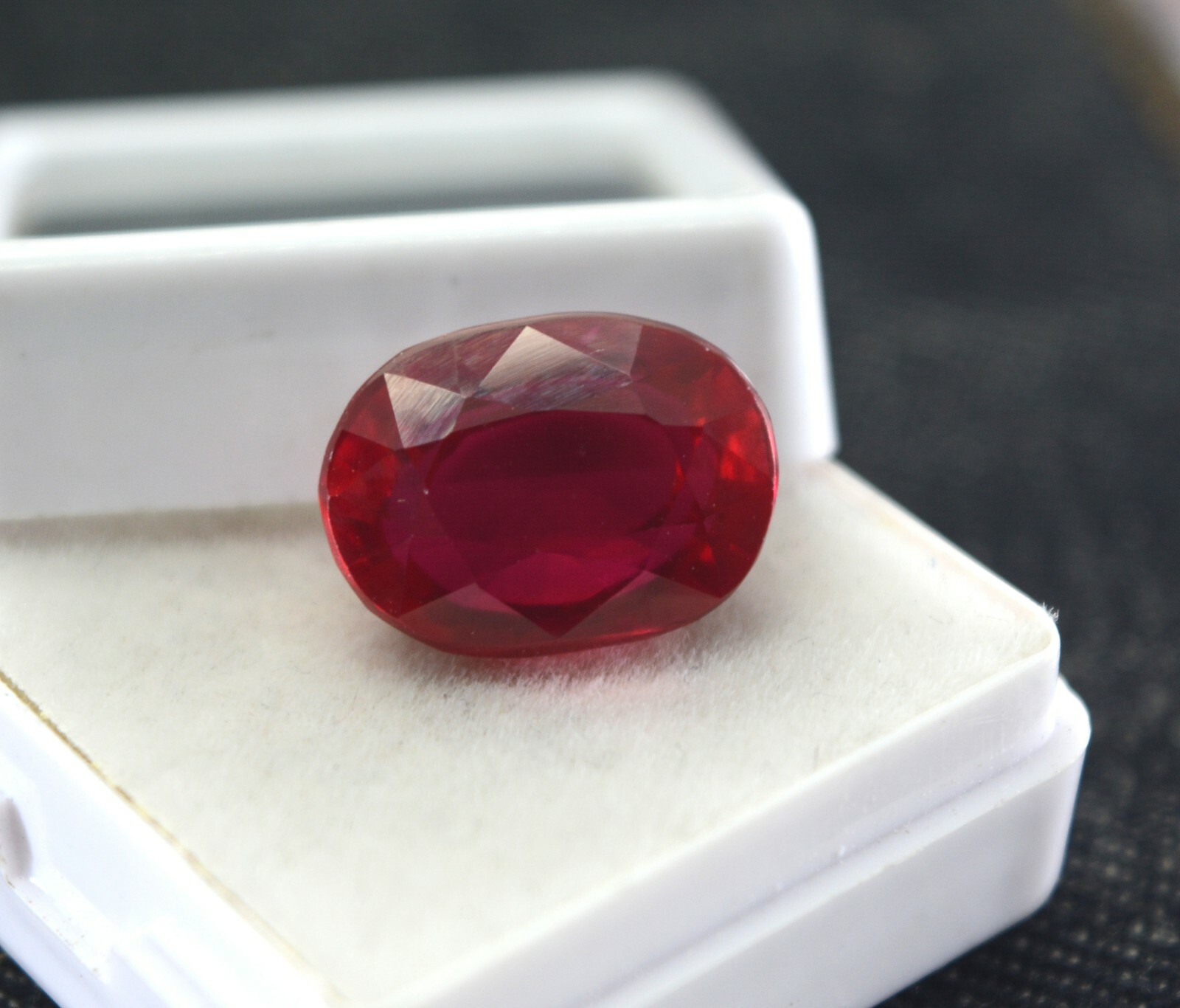 Rubis Naturel Non Traité 16.00 Carats Certifié EGL - Cabochon Ovale Rouge VVS - Provenance Birmanie