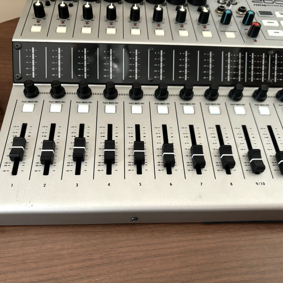 Zoom HD16 16CH HDD Multi Track Recorder CD-R MTR Recording Studio - Image 4 of 4