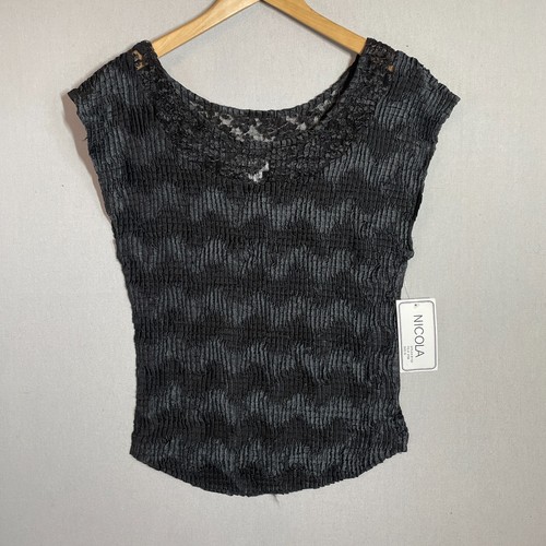 Y2K Top donna XL nero plissettato collo barca canotta pizzo orlo camicetta scrunch NUOVO - Foto 1 di 7