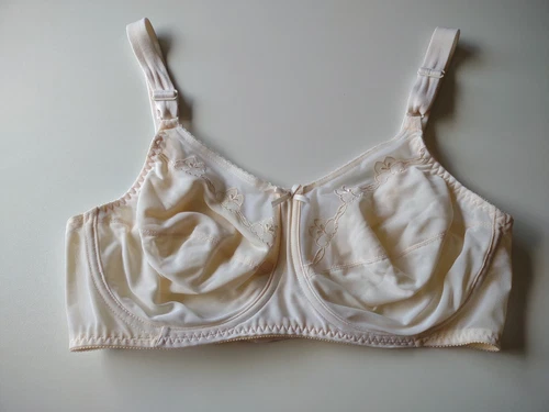 Vtg BALI Bra Sz 34DDD Cream Sheer Floral Cup Lingerie 4 Hook Closure 0180