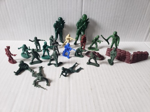 Vintage Plastik Armee Männer Militär Soldaten Spielzeug Figur Lot! 23 Stück - Bild 1 von 6