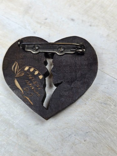 Vtg Hokkaido Wood Carved Heart brooch Artist signed Rare Jewelry dated 1965 - Picture 9 of 22