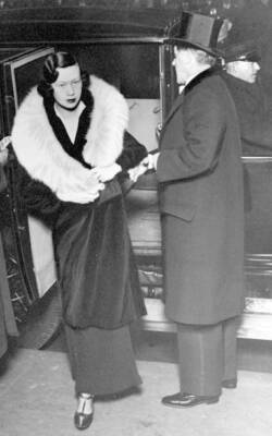 Mrs Van Devander Crisp at Met Opera opening New York Old Photo
