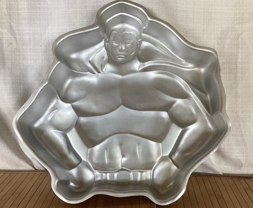 Vintage 1977 Wilton Superman or Batman Cake Pan Mold Super Hero 502-1212 - Picture 1 of 5