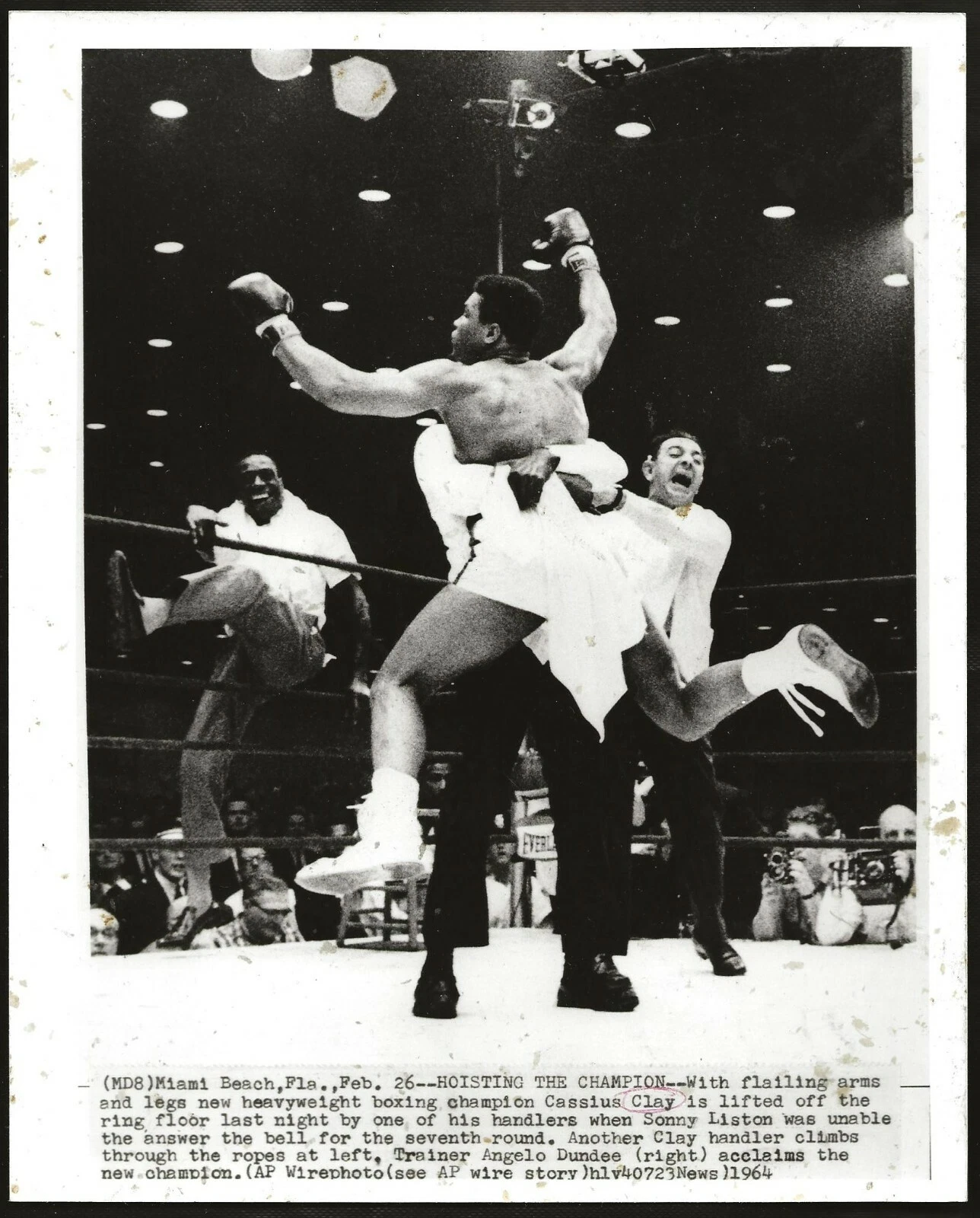 ** 1964年 カッシウスクレイ (Muhammad Ali) TKO ソニーリストン ヴィンテージ ボクシング AP ワイヤー 写真 - 画像1/2