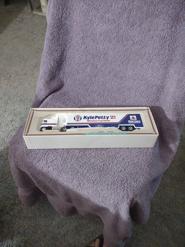 ERTL 1985 Nascar Winston Cup Series #21 Kyle Petty 1:64 Transporter No 2918 - Picture 6 of 6