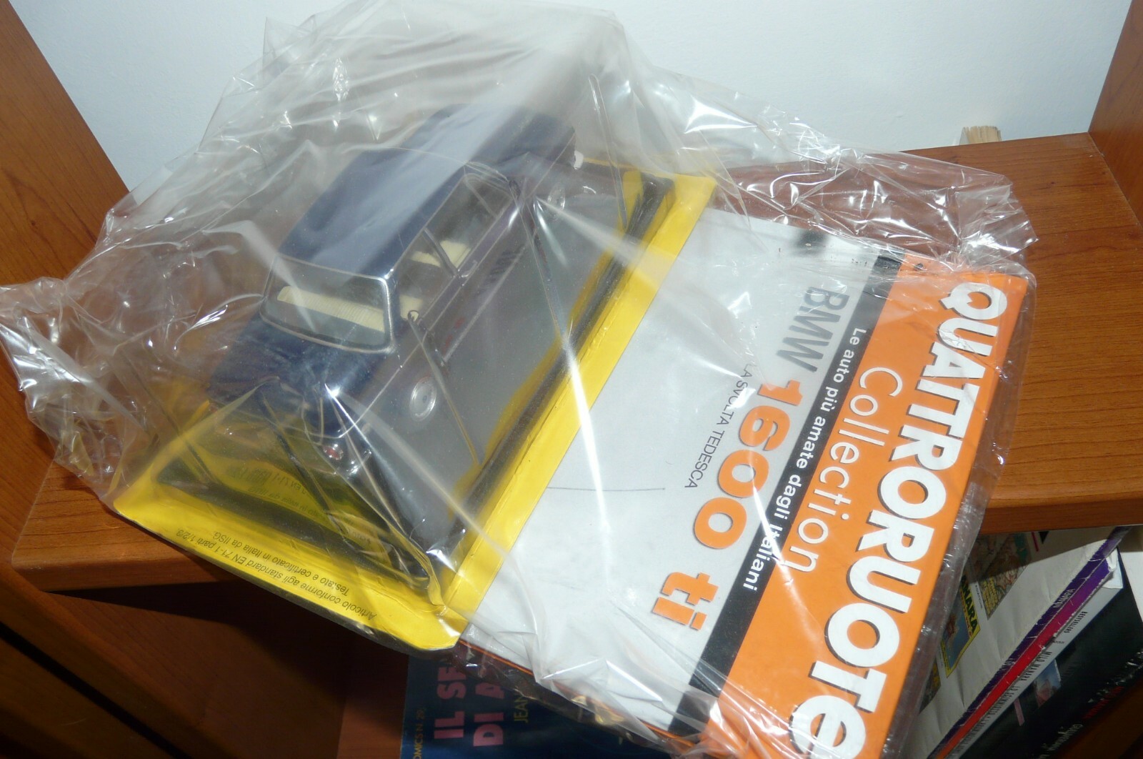 Modellino BMW 1600 TI quattroruote collection 1 24 car toys Modellino BMW 1600 TI quattroruote collection 1 24 car toys