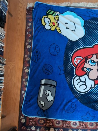 Manta polar reversible Bullet Bill Goomba Super Mario Nintendo de colección - Imagen 2 de 8