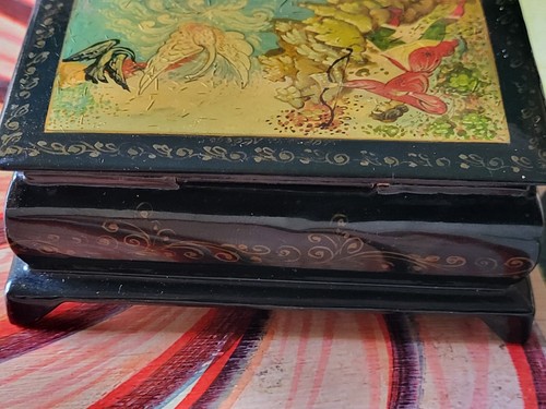 Gorgeous Vintage Signed Russian Lacquer Box - Picture 7 of 9