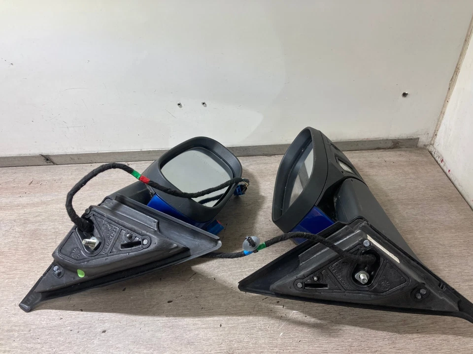 2007 VOLVO V50 СО СТОРОНЫ ПАССАЖИРА И ВОДИТЕЛЯ ПЕРЕДНЕЕ КРЫЛО ЗЕРКАЛА ПАРА - Изображение 2 из 4