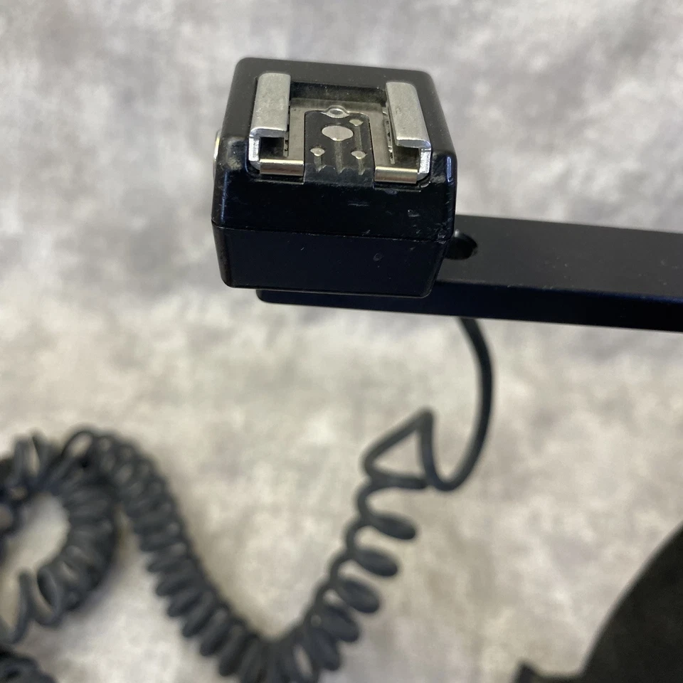 Custom Brackets CB Junior Flash Rotating Bracket Kit With Removable Nikon Cord - Image 4 of 4