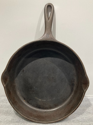 VTG. Unmarked 8 ''Smooth Finish Inside Bottom'' Cast Iron Skillet Frying Pan
