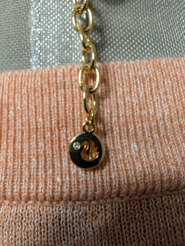 Collar Swarovski Tono Oro Esmalte Flor Cristal 18"  - Imagen 7 de 9