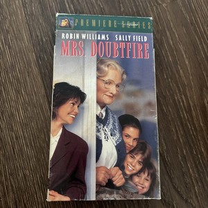 ミセス・ダウト 字幕スーパー VHS ミセス・ダウト MRS. DOUBTFIRE VHS - メルカリ