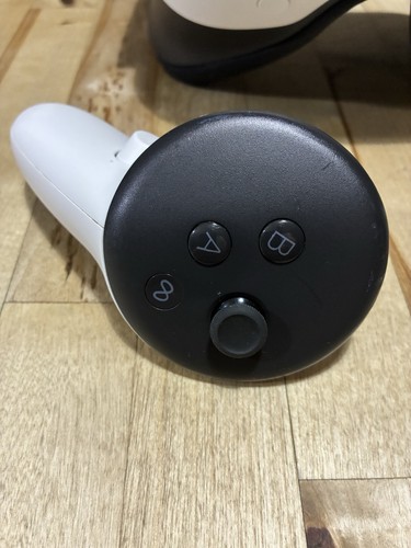 Meta Quest 3S VR Headset 128GB White with Controllers - Picture 2 of 11