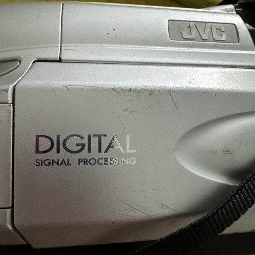 JVC GR-SXM37U Compact Super VHS-C Camcorder 25x Optical Zoom Untested Parts Only - Picture 2 of 8