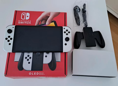 Nintendo Switch OLED 64GB Spielekonsole - Neuwertig - OVP
