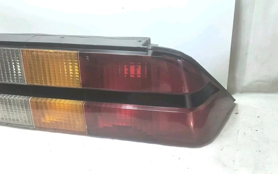 Conjunto de luces traseras de pasajero derecho estándar Chevrolet Camaro Z28 82-90 5973138 Foto 3 de 4