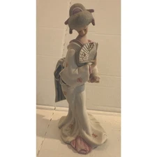 Vintage Geisha figurine 9” Tall Porcelain Finish Great Condition Fast Shipping