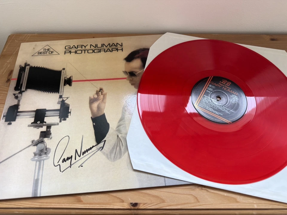 Gary Numan Photograph The Best of LP Red Vinyl Signed! VERY VERY RARE! Lovely.  - Image 2 of 4