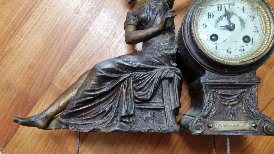 Socle de Pendule Statue L'Ange des Fleurs - Photo 4/4