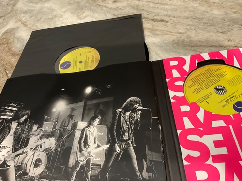 RAMONES ROCKET TO RUSSIA 40th Anniversary Deluxe 3CD + 1LP M/NM Rhino R2 563470 - Picture 4 of 4