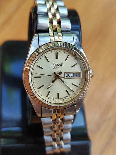 Pulsar V828-0050 stainless steel gold & silver tone ladies watch