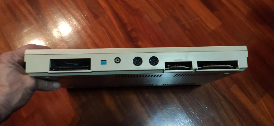 Commodore 64C Made in Hong Kong - Immagine 4 di 4