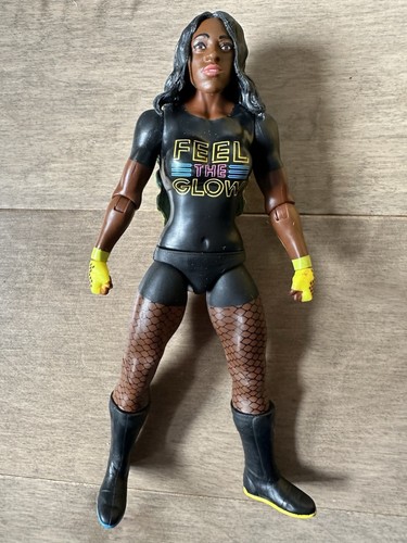 2017 Mattel WWE Naomi Basic Series 84 Wrestling Actionfigur