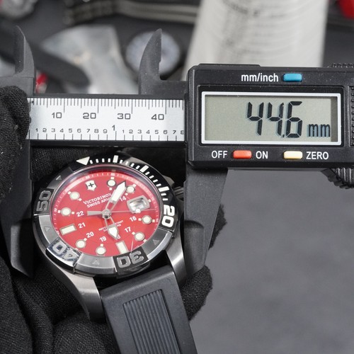 Victorinox Swiss Army Dive Master 500M Watch 241427 sapphire 45mm red dial - Picture 13 of 16