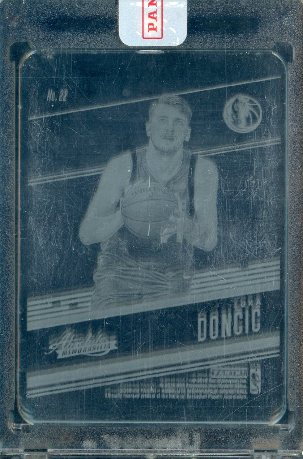 2018-19 Panini Absolute Memorabilia Glass Luka Doncic Mavericks RC Rookie