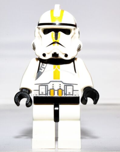 Lego Star Wars Clone Trooper Star Corps Minifig Yellow Stripe with Blaster - Picture 2 of 2