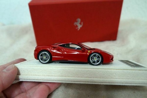 1/43 MR Collection Ferrari 488 GTB Red - Picture 4 of 6