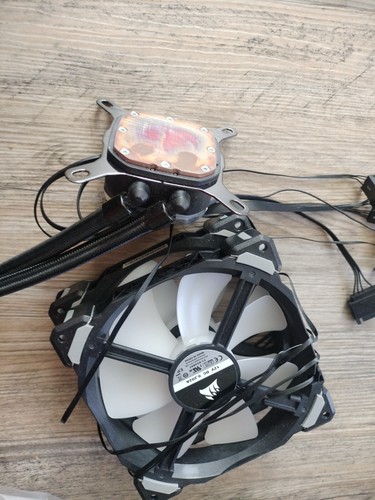 Corsair Hydro Series H115i RGB Platinum 280mm Liqid CPU Cooler for AMD and Intel - Picture 10 of 15