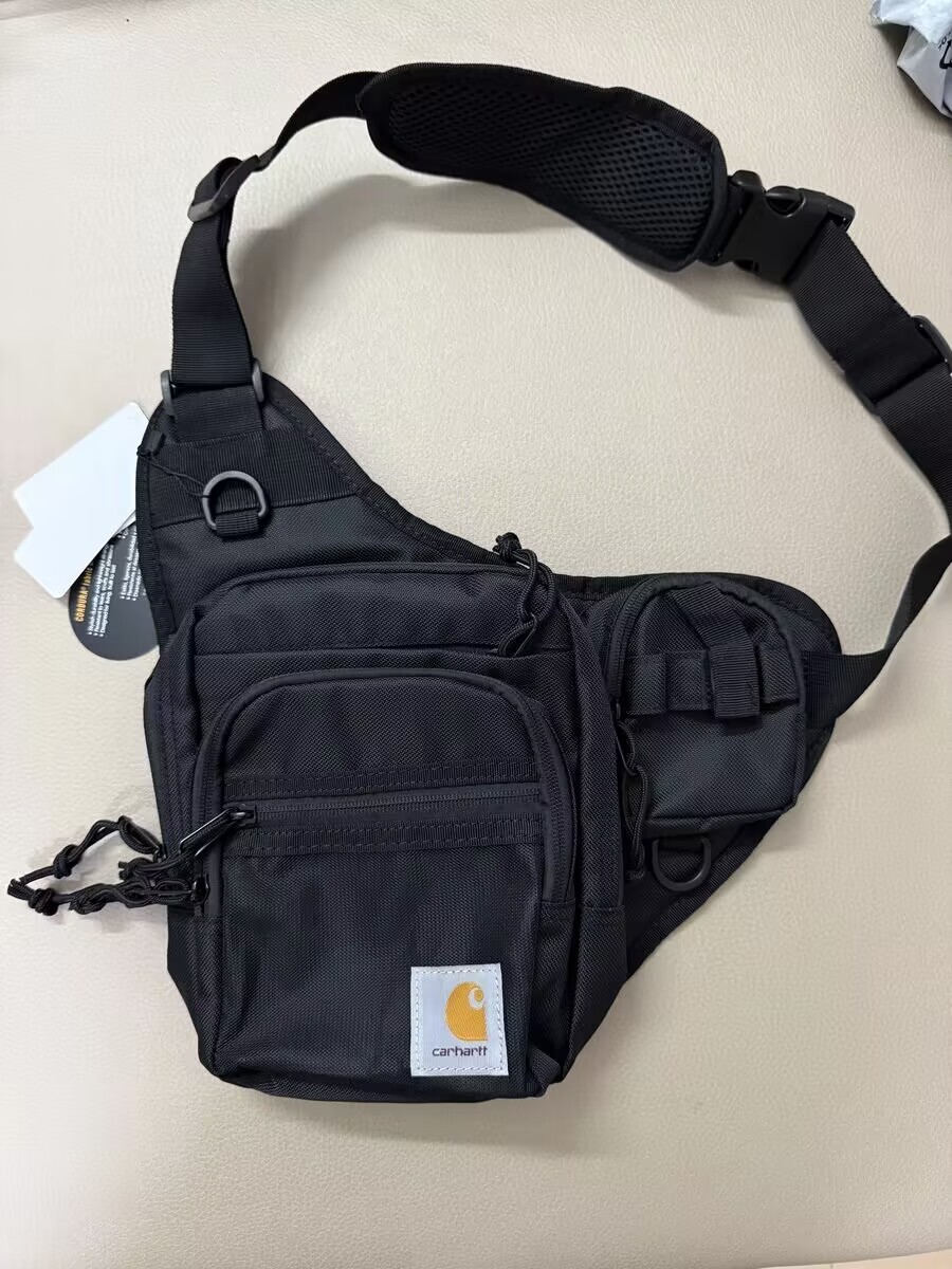★人気★Carhartt Work In Progress ブラック ショルダーバッグ NEW BlackCarhart- Work In Progress Delta Shoulder Bag/ WIP