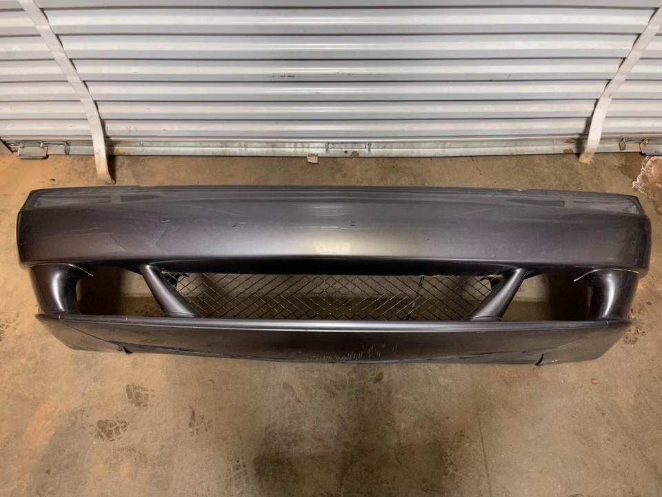 Panel de cubierta de parachoques trasero Maserati Coupe GT 2005-2007 con rejilla central OEM Foto 2 de 4