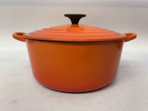 Le Creuset Casserole Dish Dutch Oven Cast Iron Orange 24 - Picture 2 of 24