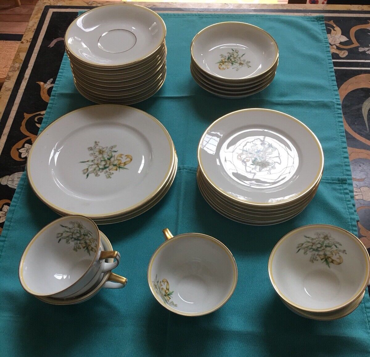 H&C SELB Bavaria Germany Heinrich China set of 30 Pieces H&C SELB Bavaria Germany Heinrich China set of 30 Pieces