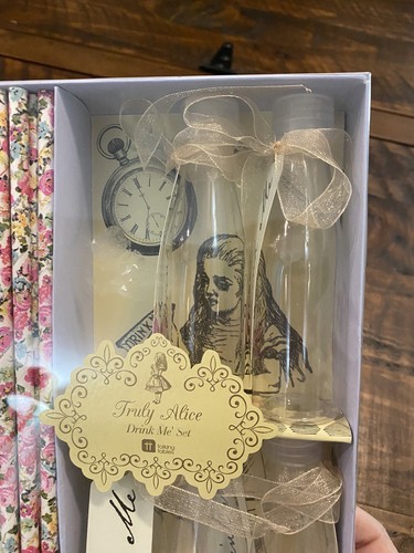 Alice In Wonderland Favor Bottles Straws And Tags Tea Party Birthday NIB - Picture 5 of 6