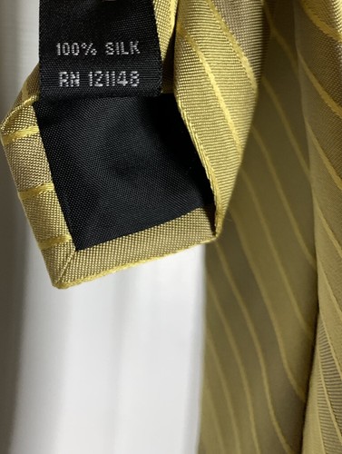 Van Heusen Mens Neck Tie 100% Silk Yellow/Gold Striped Stain Resistant - Picture 5 of 7