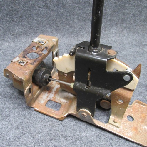 1997 Pontiac Bonneville Automatic Transmission Floor Mount Shifter w/ Knob F41 - Foto 3 di 10