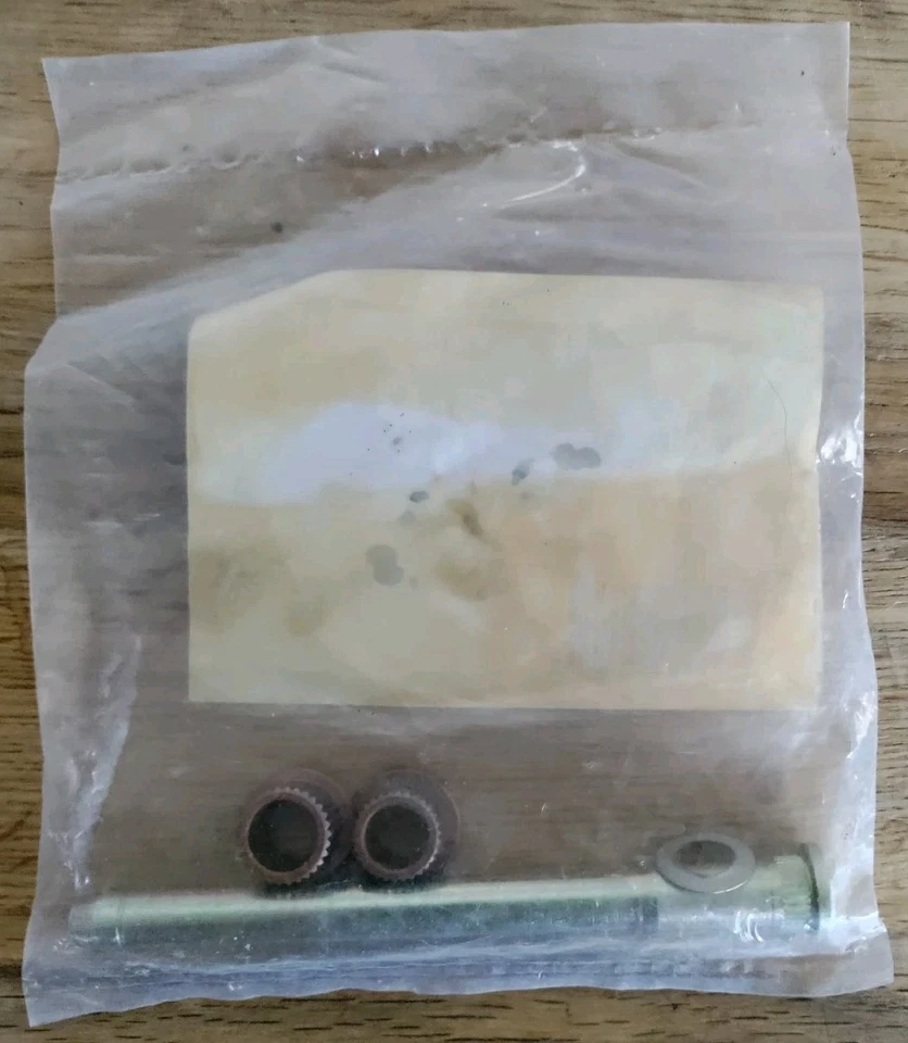 Kit de pasador y buje de bisagra de puerta Red Hound 740018 Chevy S10 / GMC 1994-2005 Foto 2 de 4