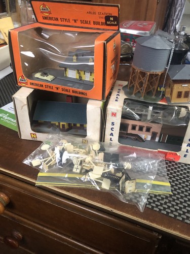 Lot Of 5 N  Scale Buildings— And Accessories Assembled  N Gage Train Scenery￼ - Picture 1 of 6