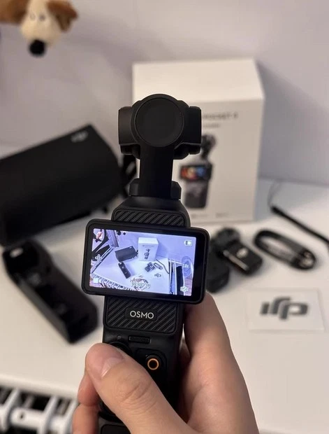DJI Osmo Pocket 3 Bundle Vlogging Camera with 1'' CMOS, 4K/120fps Video, 1tb SD - Image 3 of 4