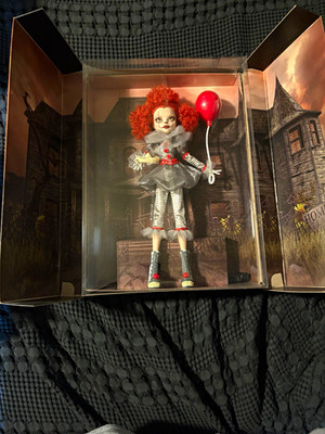 Mattel Monster High Skullector Pennywise IT 11in Doll w/ Accessories & Balloon