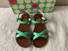 MINI BODEN girls green patent crossover sandal size 33 NEW