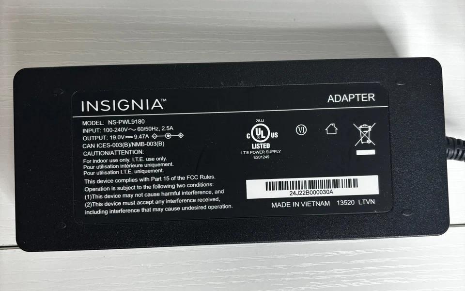 Insignia 180W High Power Universal Laptop Charger NS-PWL9180 - Image 2 of 3