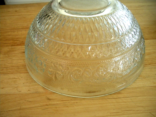 Trellis Glass Salad Bowl 10" With Lid By Crystal Clear - Picture 2 of 3