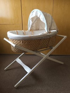 mamas and papas moses basket stand
