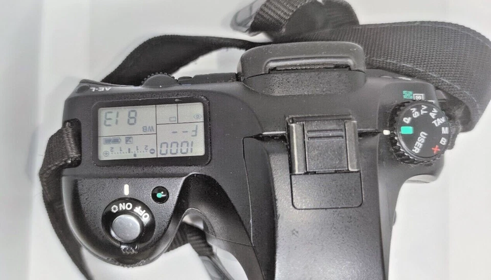 Pentax K K10D 10.2MP Digitalkamera - Schwarz - Bild 2 von 4